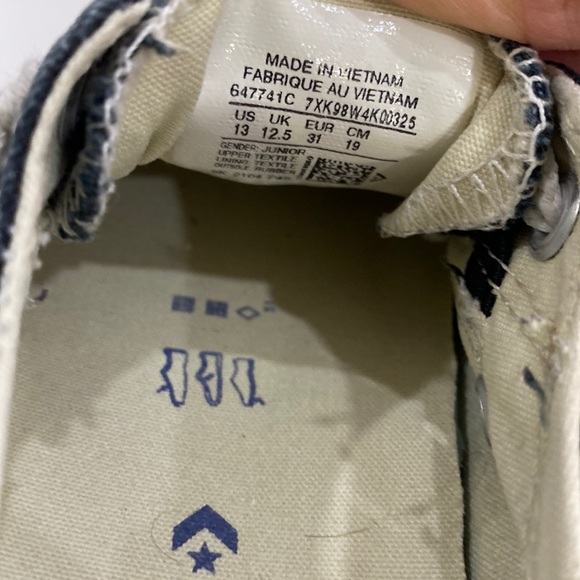 Converse - Picture 3 of 3